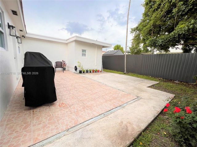 3827 SW 88th Ct, Miami, FL 33165
