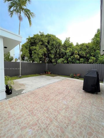 3827 SW 88th Ct, Miami, FL 33165