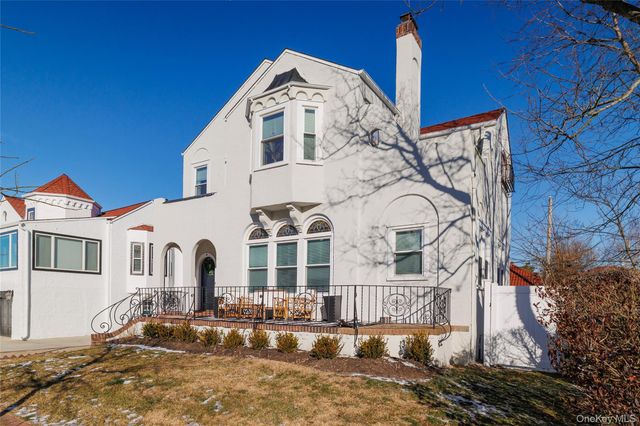 41 W Penn Street Main F, Long Beach, NY 11561