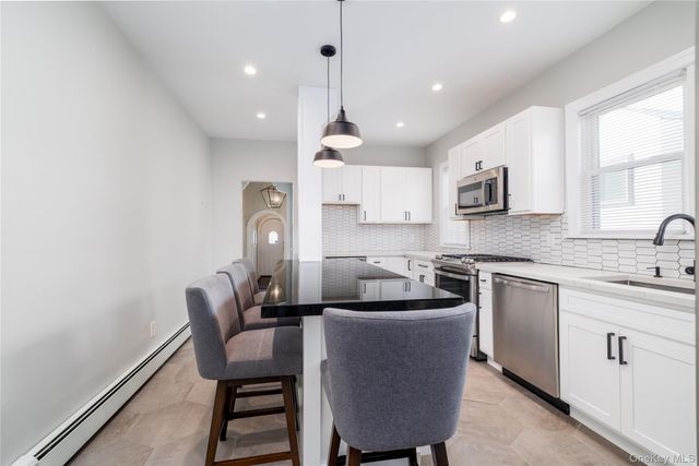 41 W Penn Street Main F, Long Beach, NY 11561