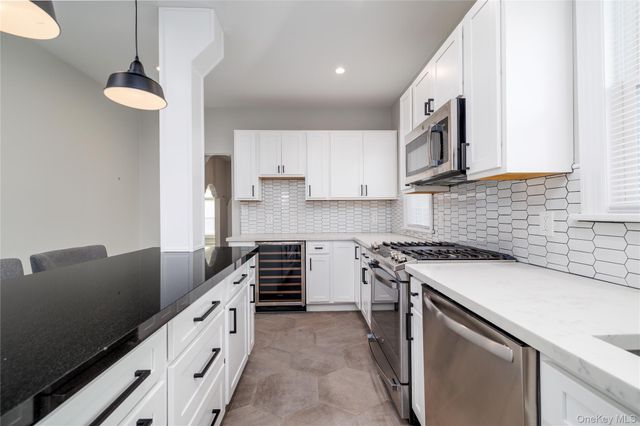 41 W Penn Street Main F, Long Beach, NY 11561