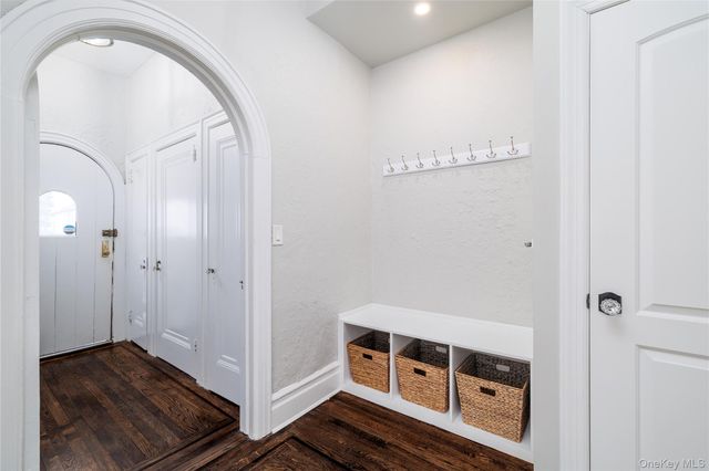 41 W Penn Street Main F, Long Beach, NY 11561