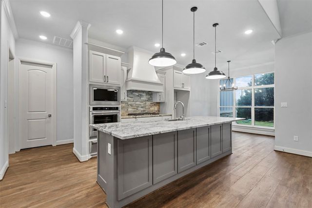 3702 Dry Creek Road, Granbury, TX 76049