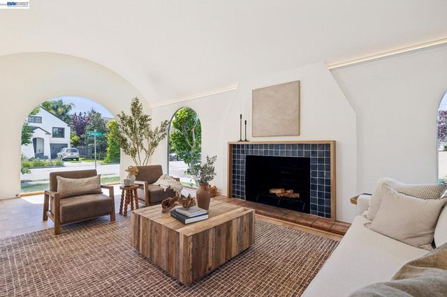 2713 Calhoun Street, Alameda, CA 94501