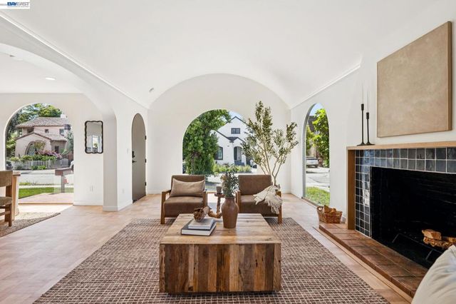 2713 Calhoun Street, Alameda, CA 94501