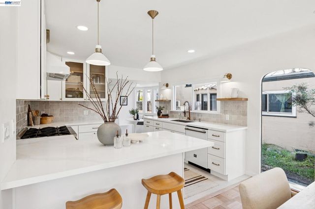 2713 Calhoun Street, Alameda, CA 94501