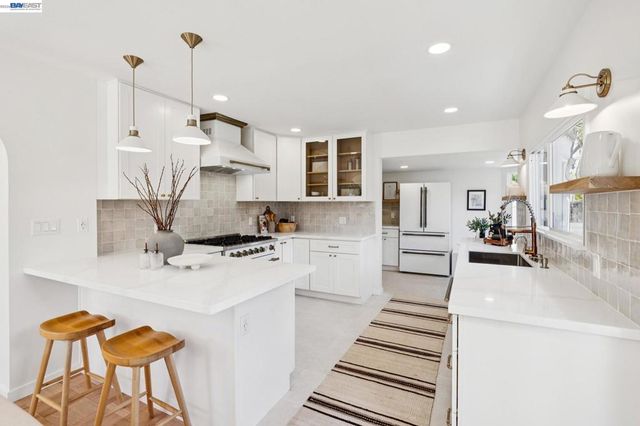 2713 Calhoun Street, Alameda, CA 94501