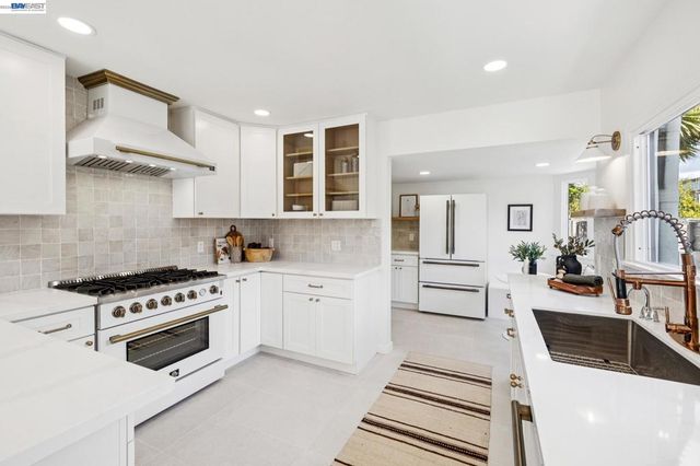 2713 Calhoun Street, Alameda, CA 94501