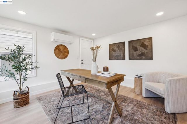 2713 Calhoun Street, Alameda, CA 94501