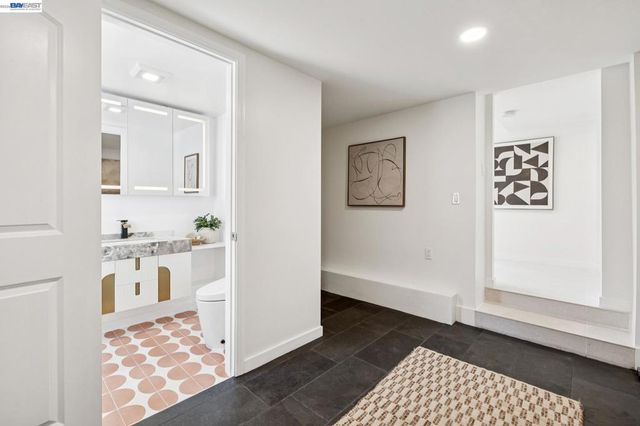 2713 Calhoun Street, Alameda, CA 94501