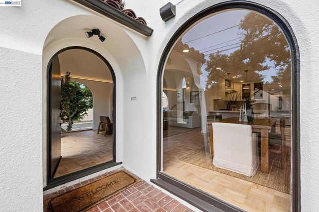 2713 Calhoun Street, Alameda, CA 94501