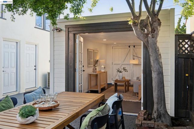 2713 Calhoun Street, Alameda, CA 94501