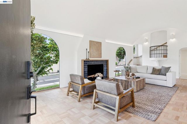 2713 Calhoun Street, Alameda, CA 94501
