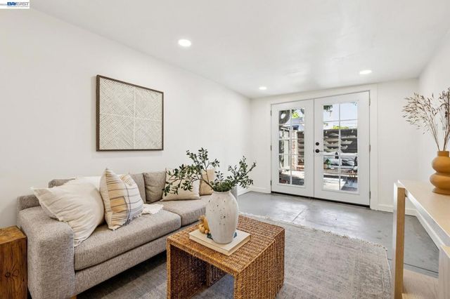 2713 Calhoun Street, Alameda, CA 94501