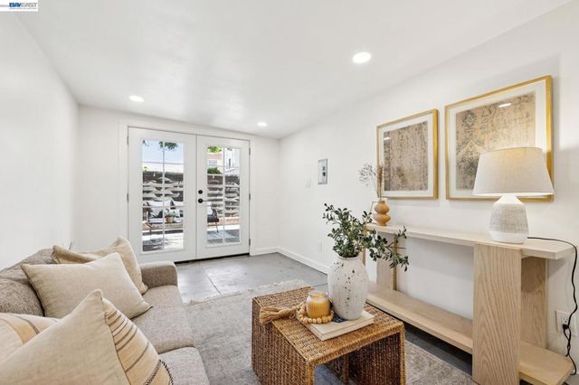 2713 Calhoun Street, Alameda, CA 94501