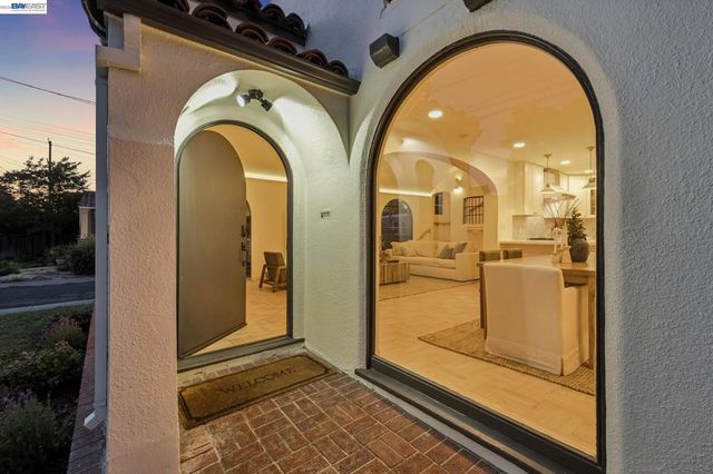 2713 Calhoun Street, Alameda, CA 94501