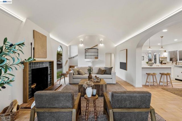 2713 Calhoun Street, Alameda, CA 94501