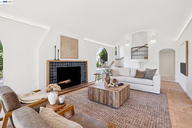 2713 Calhoun Street, Alameda, CA 94501