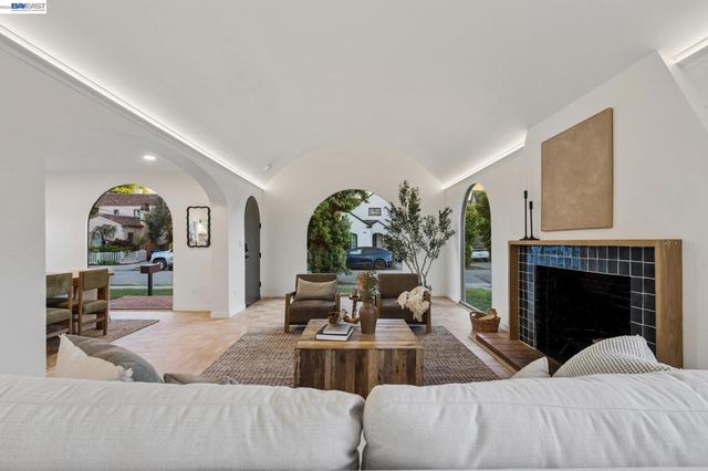 2713 Calhoun Street, Alameda, CA 94501