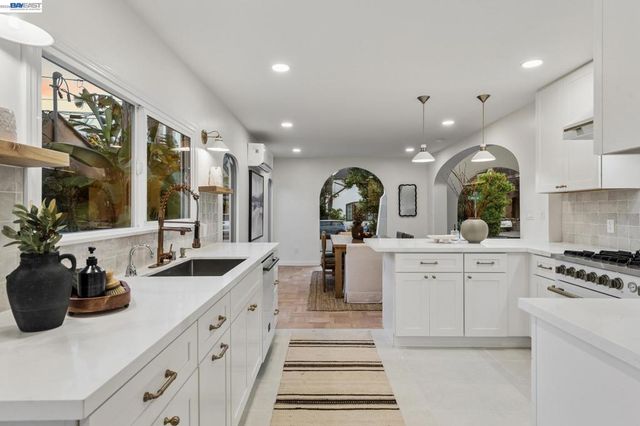 2713 Calhoun Street, Alameda, CA 94501
