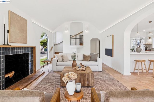 2713 Calhoun Street, Alameda, CA 94501