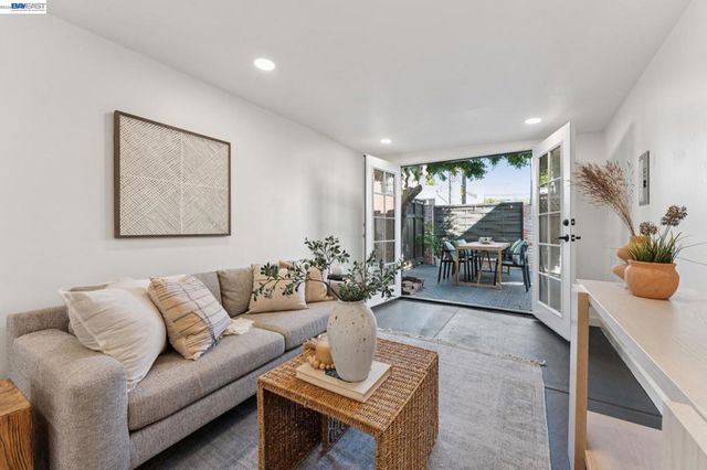 2713 Calhoun Street, Alameda, CA 94501
