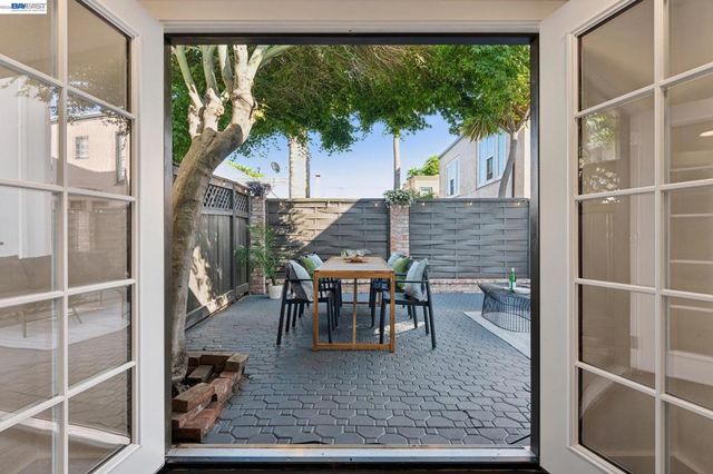 2713 Calhoun Street, Alameda, CA 94501
