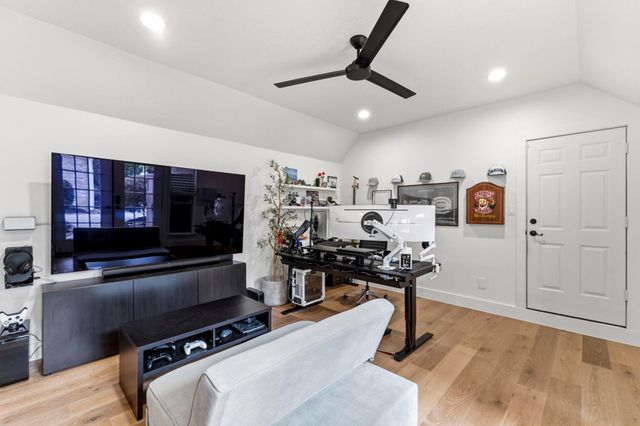 9 Claridge Court, Conroe, TX 77304