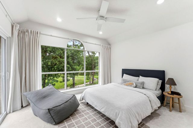 9 Claridge Court, Conroe, TX 77304
