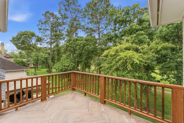 9 Claridge Court, Conroe, TX 77304