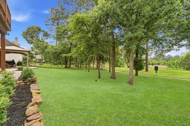 9 Claridge Court, Conroe, TX 77304
