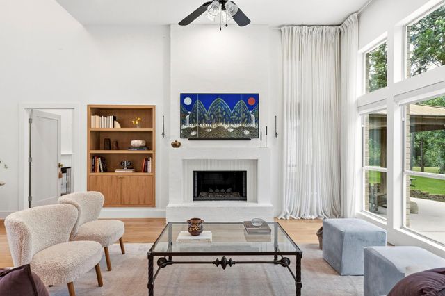9 Claridge Court, Conroe, TX 77304