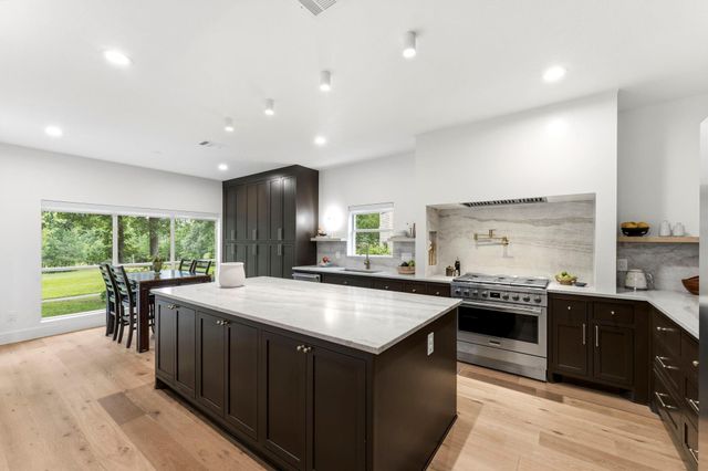 9 Claridge Court, Conroe, TX 77304