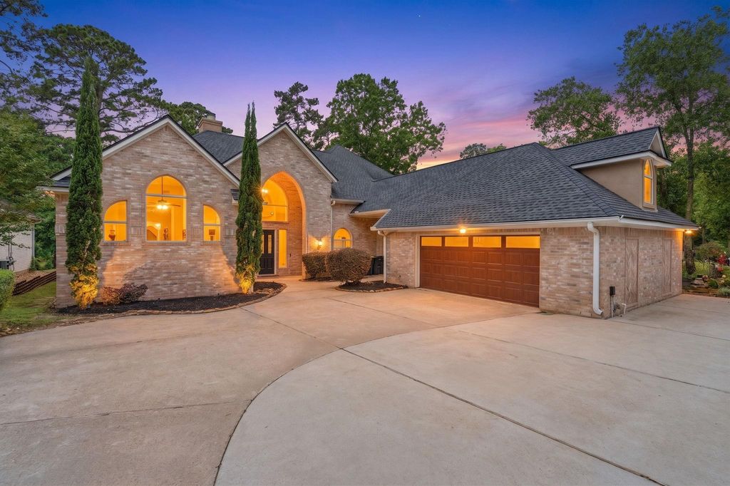 9 Claridge Court, Conroe, TX 77304