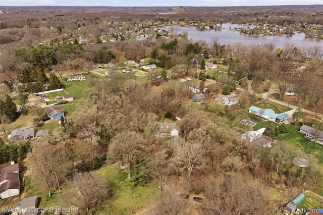 9842 Cedar Island Road, White Lake Charter Township, MI 48386