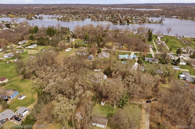 9842 Cedar Island Road, White Lake Charter Township, MI 48386