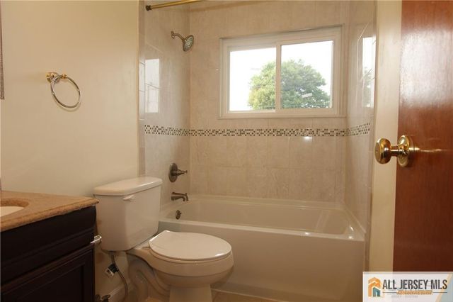 39 Stony Road, Edison, NJ 08817