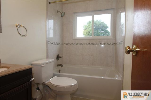 39 Stony Road, Edison, NJ 08817