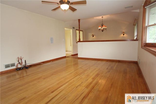 39 Stony Road, Edison, NJ 08817