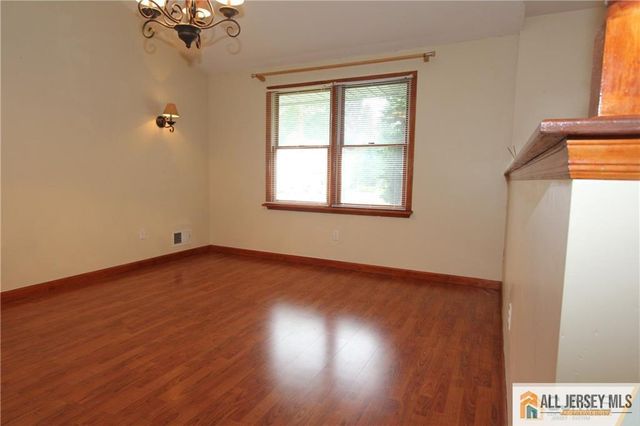 39 Stony Road, Edison, NJ 08817