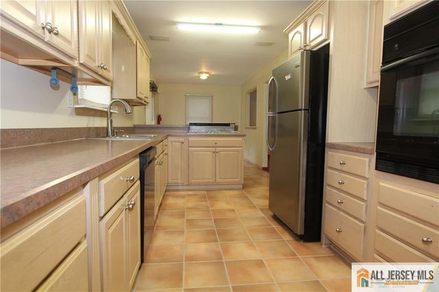 39 Stony Road, Edison, NJ 08817