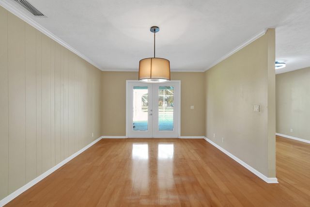 901 NE Town Terrace, Jensen Beach, FL 34957