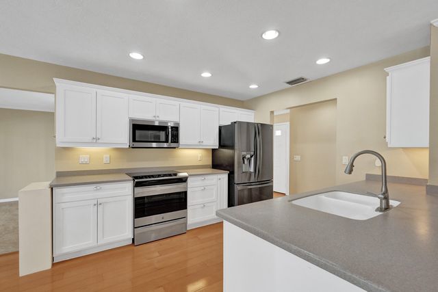 901 NE Town Terrace, Jensen Beach, FL 34957