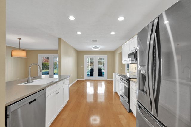 901 NE Town Terrace, Jensen Beach, FL 34957