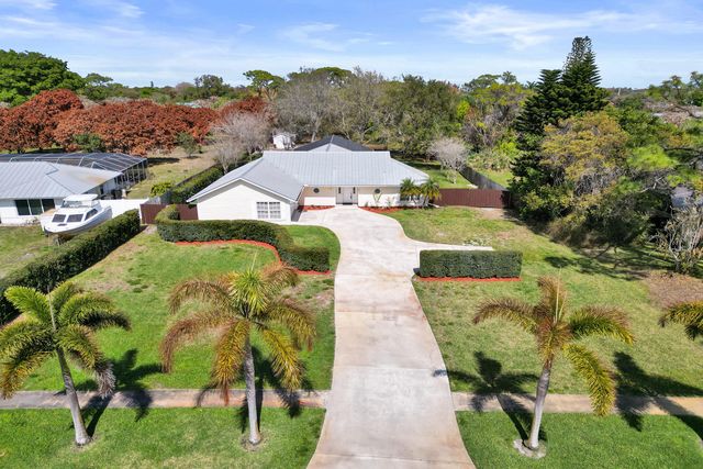 901 NE Town Terrace, Jensen Beach, FL 34957