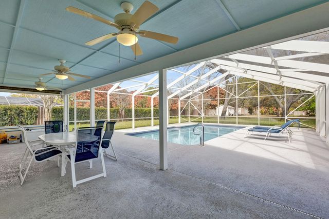 901 NE Town Terrace, Jensen Beach, FL 34957