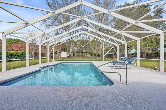 901 NE Town Terrace, Jensen Beach, FL 34957