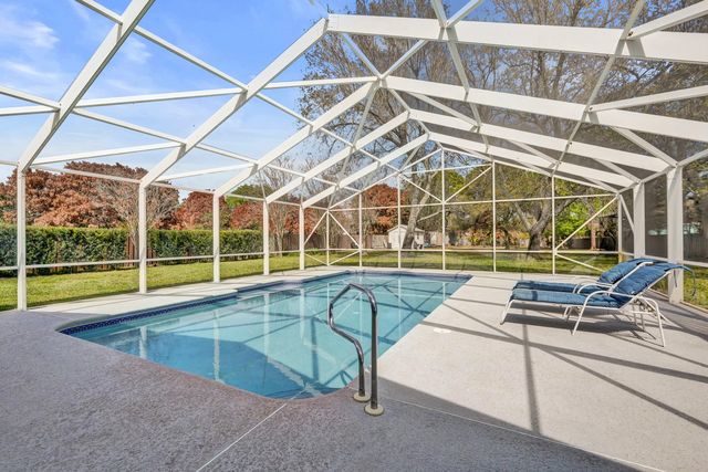 901 NE Town Terrace, Jensen Beach, FL 34957