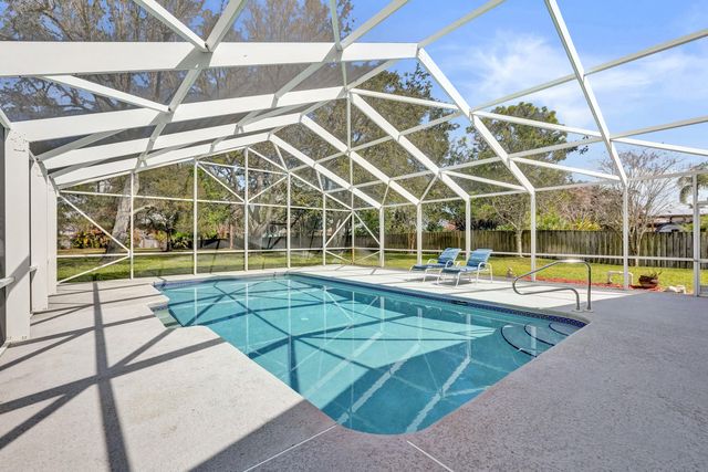 901 NE Town Terrace, Jensen Beach, FL 34957