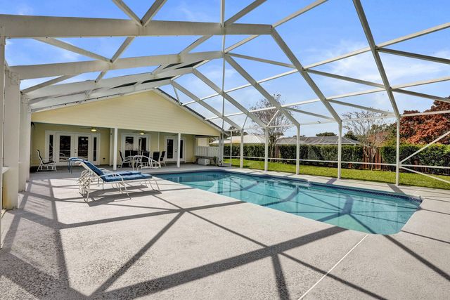 901 NE Town Terrace, Jensen Beach, FL 34957